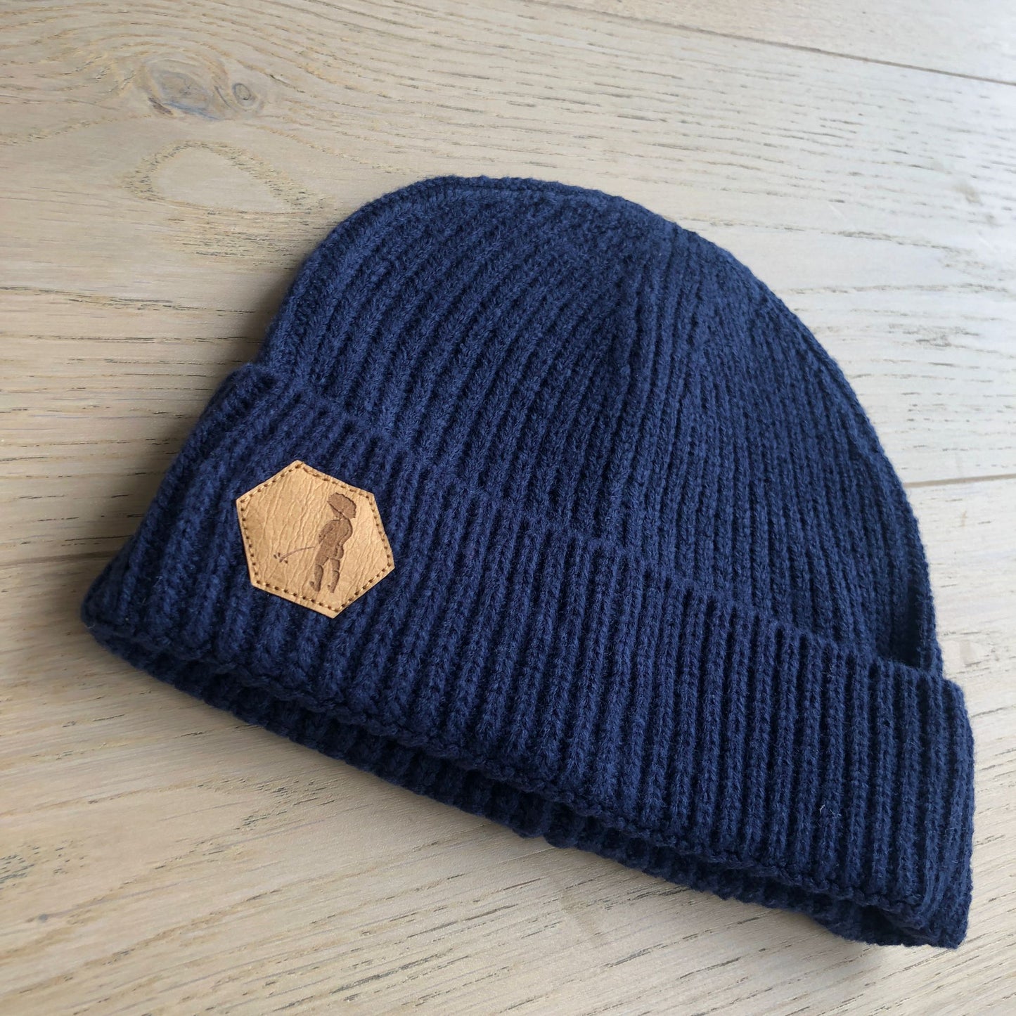 Ketje beanie with hexagonal leather patch