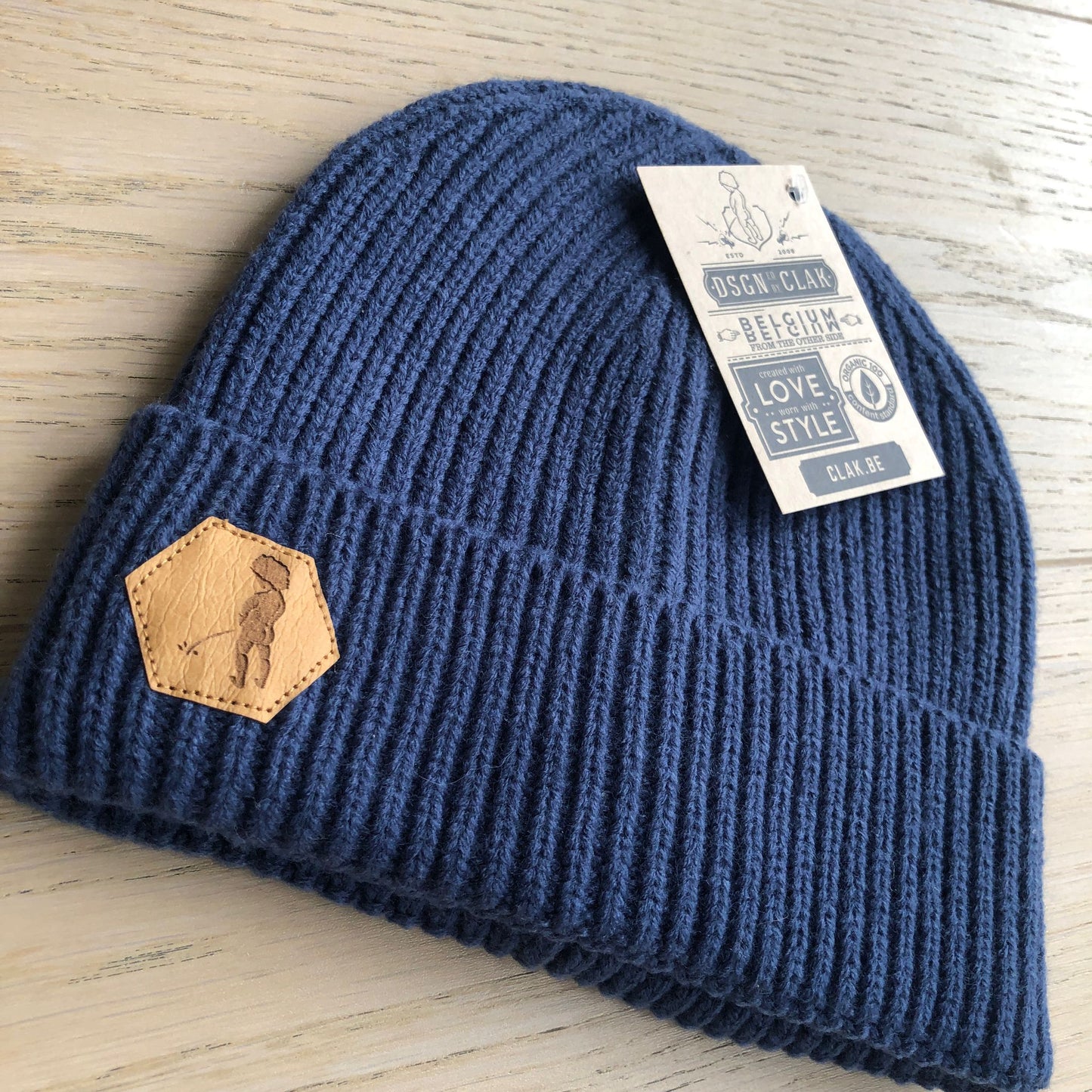 Ketje beanie with hexagonal leather patch